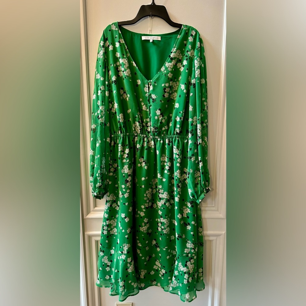 EUC Cupcakes & Cashmere Rosalia Floral Print Dress in Shamrock Size L orig. $59